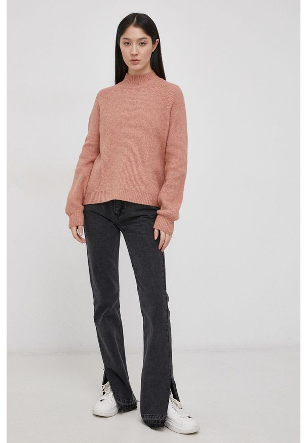 Tom Tailor Sweter z domieszką wełny damski kolor różowy z półgolfem. Kolor: różowy. Materiał: wełna. Długość rękawa: długi rękaw. Długość: długie