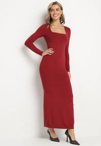 Born2be - Bordowa Dopasowana Sukienka Maxi z Długim Rękawem Esmeria. Typ kołnierza: dekolt kwadratowy. Kolor: czerwony. Długość rękawa: długi rękaw. Długość: maxi #1