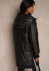 Renee - Czarna Przejściowa Kurtka z Kapturem Zdobiona Pikowaniem Fesulia. Okazja: na co dzień, na spacer. Typ kołnierza: kaptur. Kolor: czarny. Materiał: jeans. Wzór: aplikacja. Styl: klasyczny, casual #2