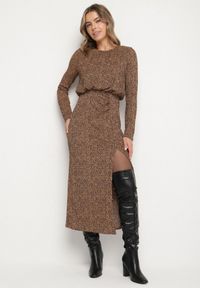 Born2be - Panterkowa Sukienka z Gumką w Pasie i Ołówkowym Dołem z Rozcięciem Zenita. Okazja: na co dzień. Materiał: jeans. Długość rękawa: długi rękaw. Typ sukienki: ołówkowe. Styl: casual, elegancki