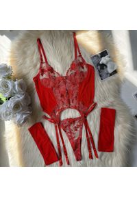 Intica - Komplet bielizny z kwiatowym haftem na romantyczne wieczory Gayane. Kolor: czerwony. Materiał: materiał. Wzór: kwiaty, haft