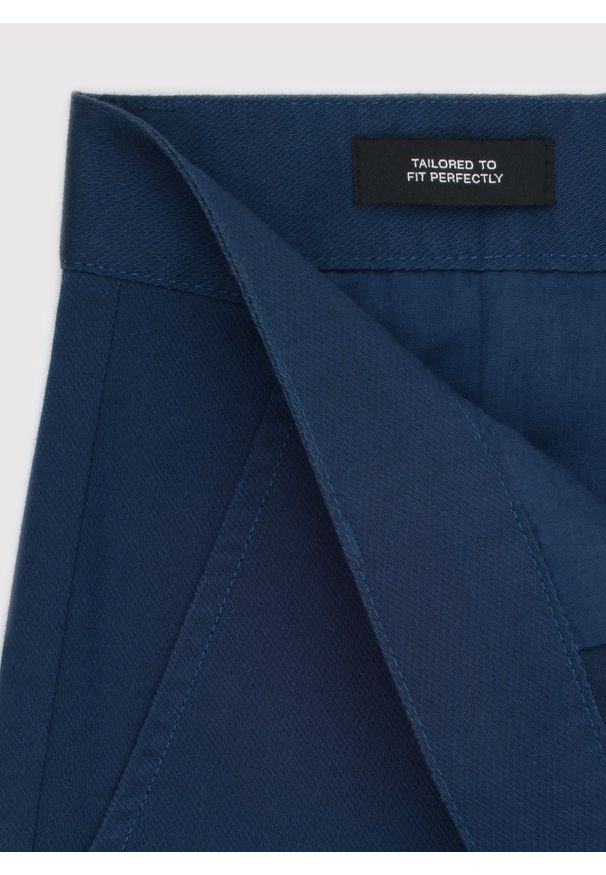 Pako Lorente - PAKO LORENTE - Granatowe spodnie casual. Okazja: na co dzień. Kolor: niebieski. Materiał: poliester, bawełna, elastan. Styl: casual