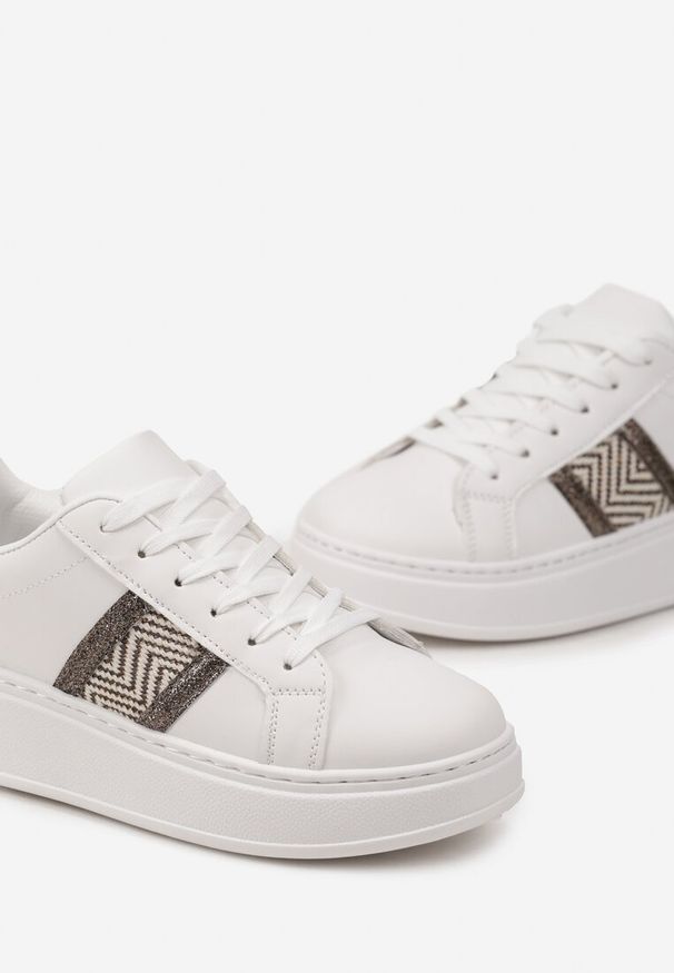 Born2be - Białe Sneakersy na Grubej Podeszwie z Ozdobną Taśmą z Brokatem i Metaliczną Wstawką Pirnessa. Kolor: biały