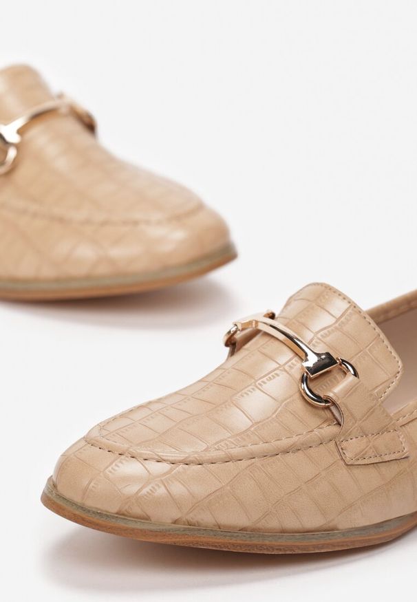 Born2be - Beżowe Mokasyny Cathy. Zapięcie: bez zapięcia. Kolor: beżowy. Materiał: skóra. Wzór: aplikacja. Obcas: na obcasie. Styl: elegancki, klasyczny. Wysokość obcasa: niski