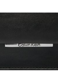 Calvin Klein Torebka Ck Linear Shoulder Bag K60K612158 Czarny. Kolor: czarny. Materiał: skórzane #4