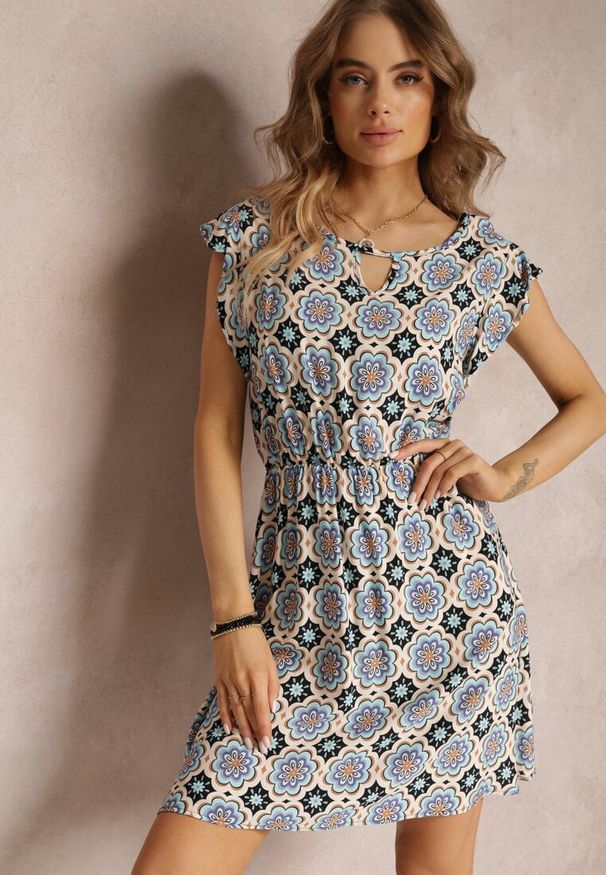 Renee - Niebiesko-Czarna Bawełniana Sukienka Mini w Mozaikowy Wzór z Gumką w Talii Fiyona. Kolor: niebieski. Materiał: bawełna. Długość: mini