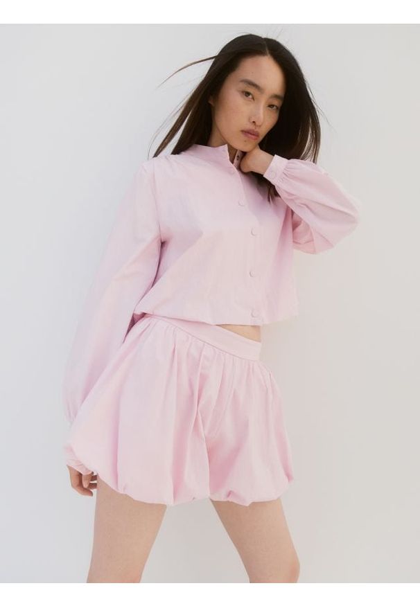 Reserved - Szorty o kroju bombka - pastelowy róż. Kolor: różowy. Materiał: tkanina, bawełna