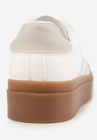 Born2be - Biało-Beżowe Sneakersy w Stylu Tenisówek z Paskami Nilomira. Okazja: na co dzień. Zapięcie: pasek. Kolor: biały. Materiał: jeans #9
