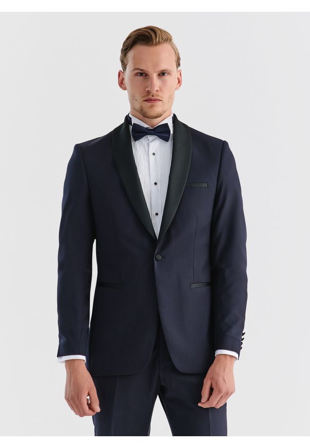 Pako Lorente - PAKO LORENTE – Biała smokingowa koszula męska. Typ kołnierza: łamany. Kolor: biały. Materiał: bawełna. Długość rękawa: długi rękaw. Długość: długie