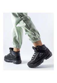Czarne wysokie ciepłe buty Kappa 242968 Shivoo. Okazja: na spacer, na co dzień. Nosek buta: okrągły. Kolor: czarny. Materiał: materiał, guma. Sezon: zima. Sport: turystyka piesza #2
