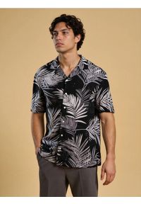 Sinsay - Wiskozowa koszula z letnim motywem - czarny. Kolor: czarny. Materiał: wiskoza. Sezon: lato #1