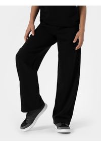 4F JUNIOR - Spodnie dresowe z szerokimi nogawkami dziewczęce. Okazja: na co dzień. Kolor: czarny. Materiał: dresówka. Styl: casual #2