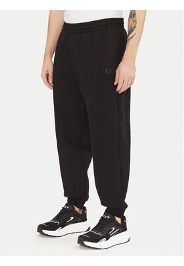 EA7 Emporio Armani Dres 7M000243 AF10377 UC001 Czarny Regular Fit. Kolor: czarny. Materiał: bawełna