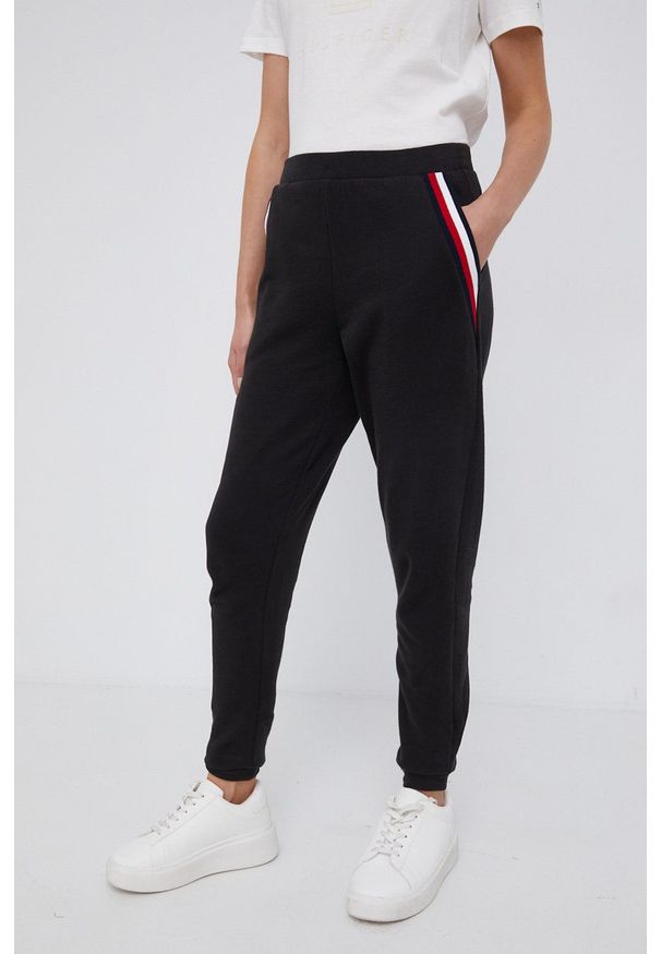 TOMMY HILFIGER - Tommy Hilfiger Spodnie damskie kolor czarny gładkie. Kolor: czarny. Materiał: skóra, dzianina, włókno. Wzór: gładki