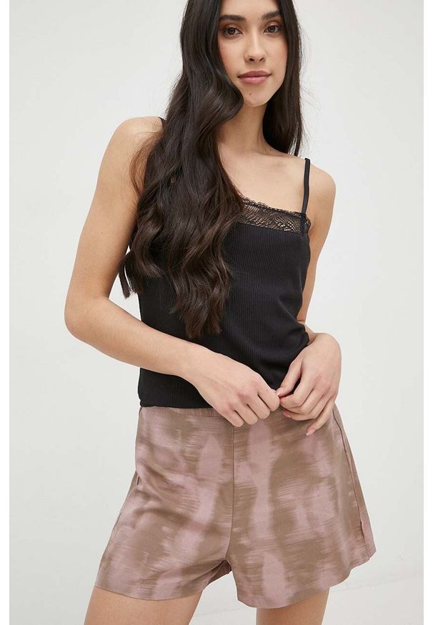 Calvin Klein Underwear szorty piżamowe damskie kolor beżowy. Kolor: beżowy. Materiał: tkanina