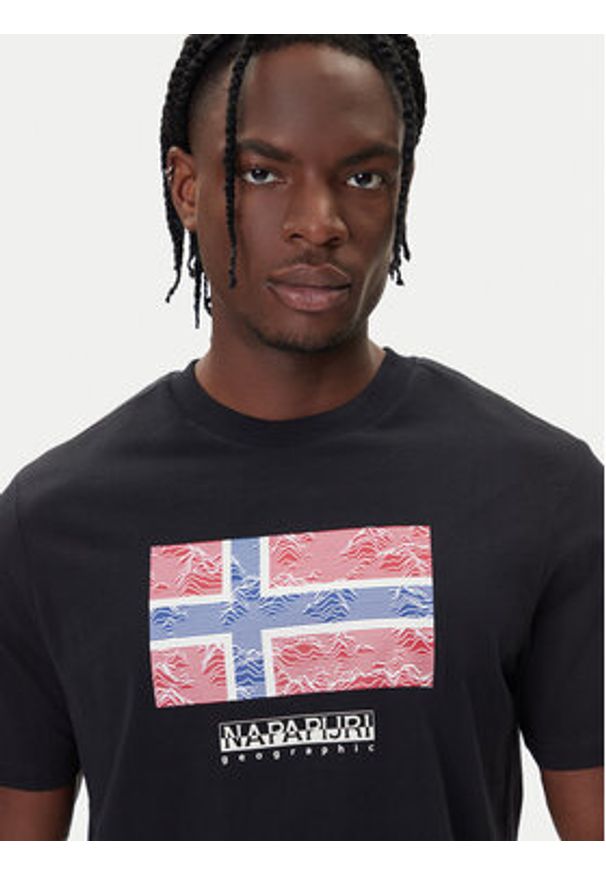 Napapijri T-Shirt S-Drapeau Ss NP0A891K Czarny Regular Fit. Kolor: czarny. Materiał: bawełna