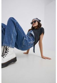 Tommy Jeans Ogrodniczki jeansowe CE611 damskie. Kolor: niebieski #5