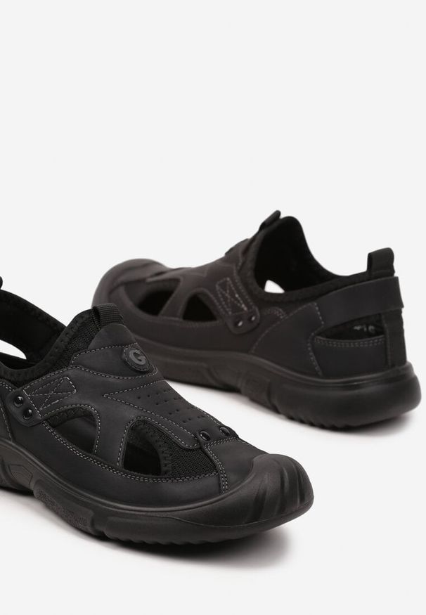 Born2be - Czarne Wsuwane Buty Sportowe z Wycięciami Laniwen. Okazja: na co dzień, na spotkanie biznesowe, do pracy. Zapięcie: bez zapięcia. Kolor: czarny