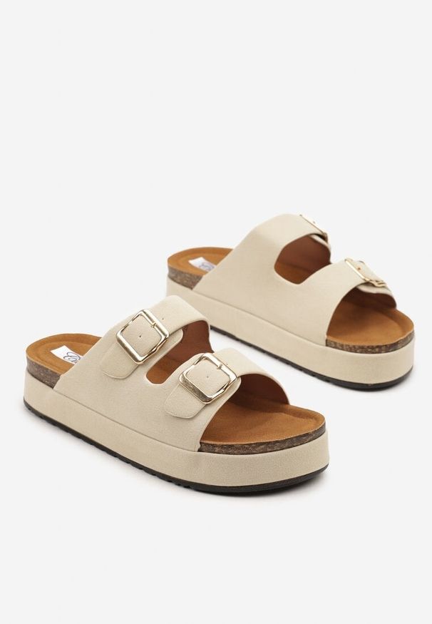 Renee - Beżowe Klapki na Niskiej Platformie z Paskami z Możliwością Regulacji Sopira. Okazja: na co dzień. Kolor: beżowy. Sezon: lato. Obcas: na platformie. Styl: casual