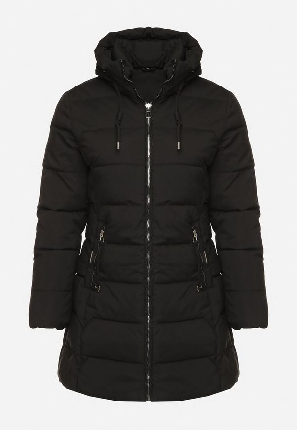 Born2be - Czarna Pikowana Kurtka o Taliowanym Fasonie z Kapturem Acindrie. Okazja: na spotkanie biznesowe, na co dzień. Typ kołnierza: kaptur. Kolekcja: plus size. Kolor: czarny. Materiał: poliester, jeans. Wzór: aplikacja. Sezon: zima. Styl: casual, biznesowy