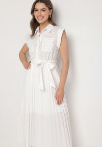 Born2be - Biała Plisowana Sukienka z Bawełną i Paskiem Lireviere. Okazja: na co dzień. Kolor: biały. Materiał: bawełna. Styl: elegancki, casual #5
