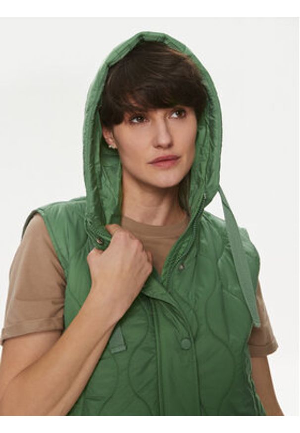 only - ONLY Bezrękawnik Valentina 15315383 Zielony Regular Fit. Kolor: zielony. Materiał: syntetyk. Długość rękawa: bez rękawów