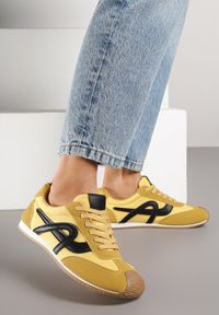 Born2be - Żółte Sneakersy Ozdobione Geometrycznym Motywem Ardetia. Okazja: na co dzień. Kolor: żółty. Materiał: jeans. Wzór: aplikacja, geometria #4