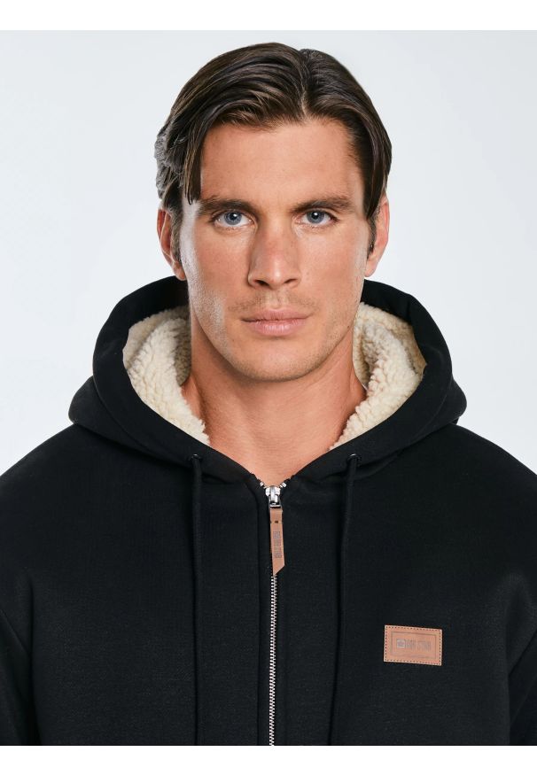 Big-Star - Bluza męska ocieplana barankiem czarna Milar 906. Okazja: na co dzień. Typ kołnierza: kaptur. Kolor: czarny. Materiał: dzianina, skóra. Wzór: aplikacja, ze splotem. Styl: casual