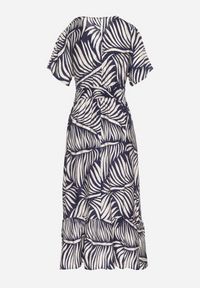 Born2be - Niebieska Sukienka Wiskozowa Rozkloszowana w Liściasty Print Draledia. Typ kołnierza: dekolt w serek. Kolor: niebieski. Materiał: wiskoza. Długość rękawa: krótki rękaw. Wzór: nadruk. Typ sukienki: rozkloszowane #7