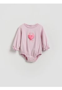 Reserved - Body z aplikacją - lawendowy. Kolor: fioletowy. Materiał: dzianina, bawełna. Wzór: aplikacja #1
