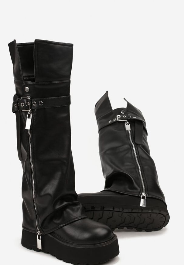 Born2be - Czarne Kozaki na Platformie w Stylu Grunge z Suwaikem i Klamrami Sandrie. Okazja: na co dzień. Zapięcie: klamry. Kolor: czarny. Materiał: jeans, skóra. Szerokość cholewki: normalna. Obcas: na platformie. Styl: casual