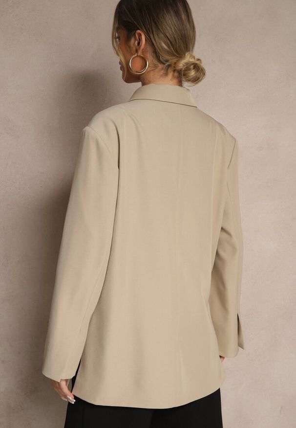 Renee - Beżowa Pudełkowa Marynarka Dwurzędowa o Fasonie Oversize Cornelise. Okazja: na spotkanie biznesowe, na co dzień. Kolor: beżowy. Materiał: jeans. Styl: casual, elegancki, biznesowy