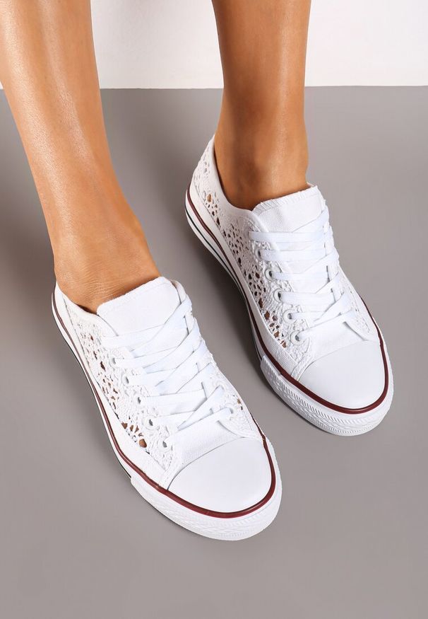 Born2be - Białe Trampki Thalaia. Wysokość cholewki: przed kostkę. Zapięcie: sznurówki. Kolor: biały. Materiał: jeans, materiał, koronka. Szerokość cholewki: normalna. Wzór: ażurowy. Styl: klasyczny