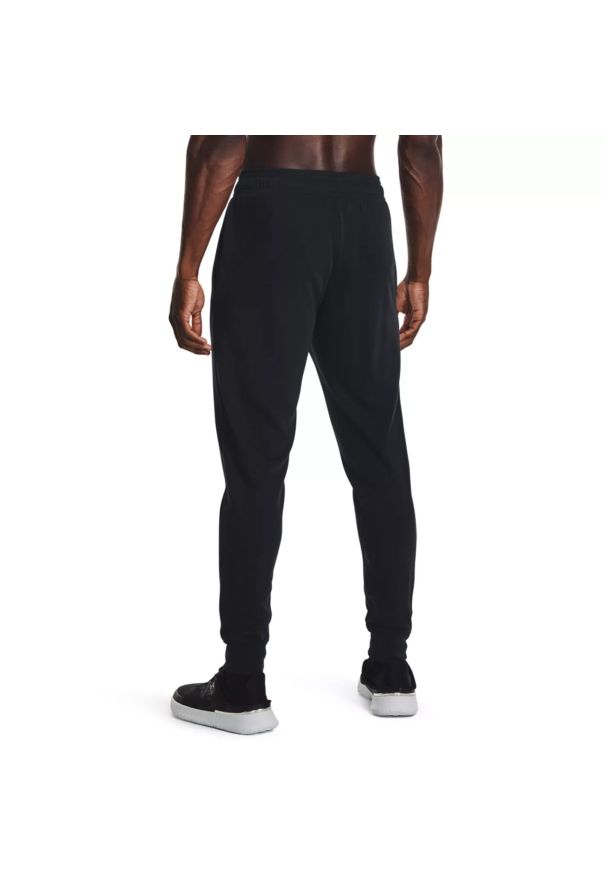 Under Armour UA RIVAL TERRY JOGGER Spodnie dresowe męskie. Okazja: na co dzień. Kolor: czarny. Materiał: dresówka. Wzór: gładki. Styl: casual, sportowy, klasyczny