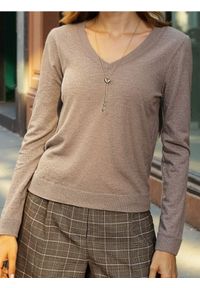 Sinsay - Sweter z dekoltem w serek - brązowy. Typ kołnierza: dekolt w serek. Kolor: brązowy