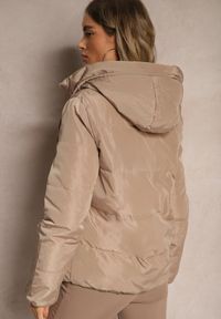 Renee - Beżowa Pikowana Kurtka Dwustronna z Kapturem Ozdobiona Suwakami Nevetila. Okazja: na co dzień. Typ kołnierza: kaptur. Kolor: beżowy. Materiał: jeans, materiał. Wzór: aplikacja. Styl: casual #3