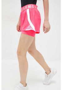 Under Armour szorty treningowe damskie kolor różowy z nadrukiem high waist 1351981-662. Stan: podwyższony. Kolor: różowy. Materiał: tkanina, skóra, dzianina, materiał. Wzór: nadruk
