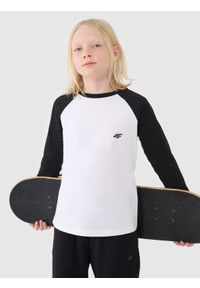 4f - 4F Longsleeve regular gładki chłopięcy - biały 128 (7-8 lat). Okazja: na co dzień. Kolor: biały. Materiał: dzianina, bawełna, jersey. Długość rękawa: długi rękaw. Długość: długie. Wzór: gładki. Sezon: lato. Styl: klasyczny, sportowy, casual