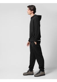 outhorn - Spodnie dresowe joggery męskie Outhorn - czarne. Kolor: czarny. Materiał: dresówka. Wzór: ze splotem, gładki