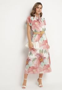 Born2be - Różowa Sukienka o Rozkloszowanym Kroju z Wiązaniem przy Dekolcie i Paskiem Sorilina. Okazja: na co dzień. Kolor: różowy. Długość rękawa: krótki rękaw. Wzór: kwiaty. Styl: casual, elegancki #6