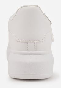 Renee - Białe Casualowe Sneakersy z Zawieszką Misiem Ulevidia. Okazja: na co dzień. Zapięcie: sznurówki. Kolor: biały. Materiał: jeans. Sezon: wiosna, lato. Sport: turystyka piesza #4