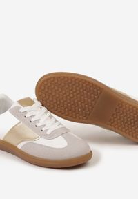 Renee - Biało-Złote Sneakersy Tenisówki z Klasycznym Sznurowaniem Norio. Nosek buta: okrągły. Zapięcie: sznurówki. Kolor: biały. Materiał: materiał. Obcas: na obcasie. Wysokość obcasa: niski #2