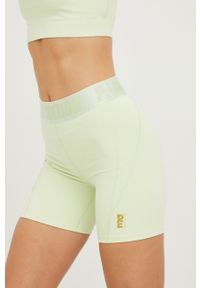 P.E Nation szorty treningowe Backcheck damskie kolor zielony z nadrukiem high waist. Stan: podwyższony. Kolor: zielony. Materiał: włókno, skóra, dzianina, materiał. Wzór: nadruk