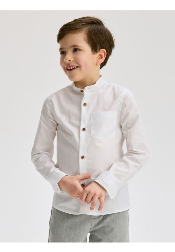 Reserved - Koszula regular fit - biały. Kolor: biały. Materiał: tkanina, bawełna