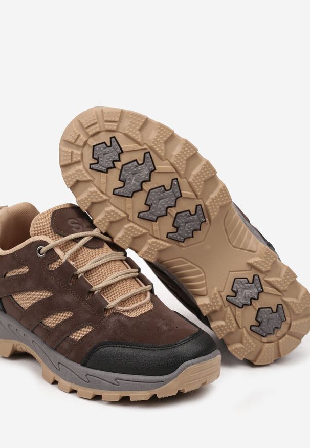 Born2be - Brązowe Sznurowane Płaskie Buty Sportowe Sneakersy z Geometrycznymi Wstawkami Betita. Okazja: na co dzień. Zapięcie: sznurówki. Kolor: brązowy. Materiał: bawełna, jeans. Wzór: geometria