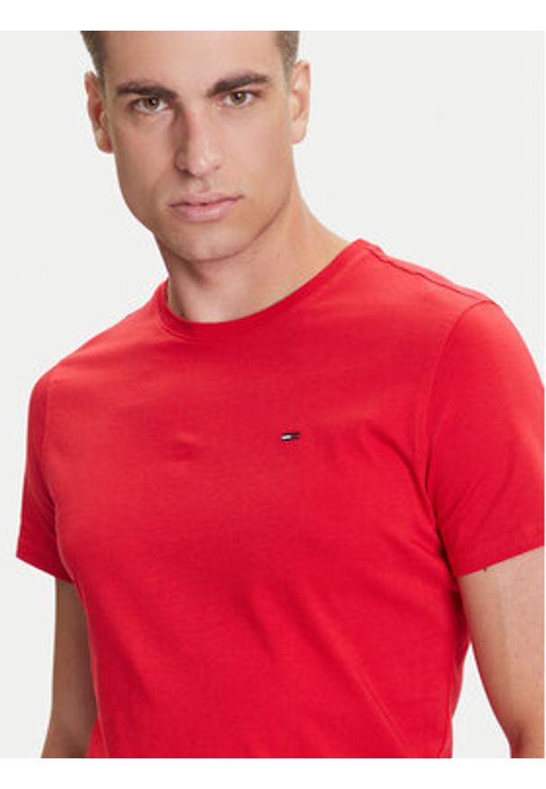 Tommy Jeans T-Shirt DM0DM04411 Czerwony Slim Fit. Kolor: czerwony. Materiał: bawełna