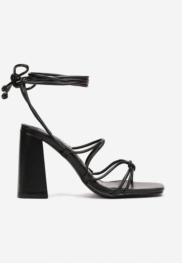 Born2be - Czarne Sandały na Słupku z Wiązaniem wokół Łydki Claville. Okazja: na co dzień. Kolor: czarny. Sezon: lato. Obcas: na słupku. Styl: casual, elegancki