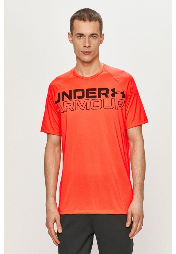 Under Armour - T-shirt. Kolor: pomarańczowy. Materiał: tkanina. Wzór: nadruk