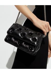 BENEDETTA BRUZZICHES - Czarna torebka Carmen Small. Kolor: czarny. Materiał: pikowane. Rodzaj torebki: na ramię #1