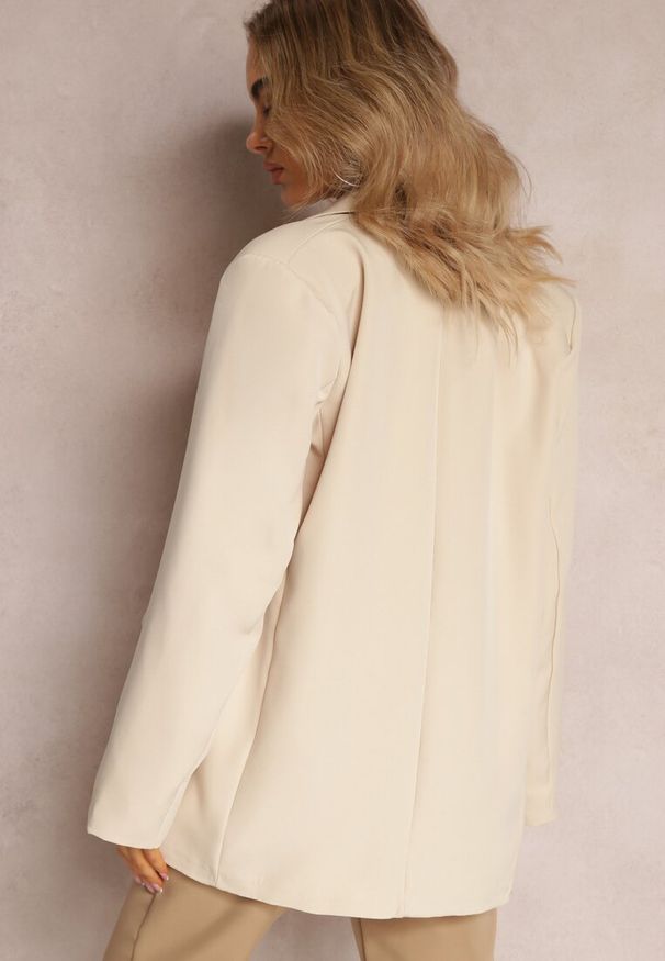 Renee - Jasnobeżowa Marynarka Oversize Niezapinana Charme. Kolor: beżowy. Materiał: materiał